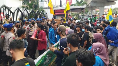 Peringati Hari Sumpah Pemuda PMII Cabang Makassar Unjuk Rasa di Depan Kantor DPRD Kota Makassar