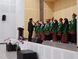 Lantik Pengurus SEMA, DEMA, dan HMJ Se-Fakultas Tarbiyah dan Keguruan Periode 2022-2023, Dekan FTK UINAM Pesankan Profesionalitas dan Moralitas Berlembaga