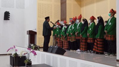 Lantik Pengurus SEMA, DEMA, dan HMJ Se-Fakultas Tarbiyah dan Keguruan Periode 2022-2023, Dekan FTK UINAM Pesankan Profesionalitas dan Moralitas Berlembaga