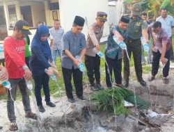 Komitmen Berantas Miras, Polsek Pasimarannu Berhasil Musnahkan Puluhan Botol Miras Jenis Sopi