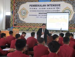 Coach Anwar bekali Santri Akhir Ponpes Al-Istiqamah Ngatabaru Sigi tentang Hypnosis dan Hypnoteaching