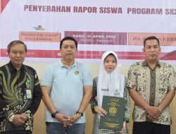 Kepala Kantor Kemenag Gowa Serahkan Raport Siswa MA Arifah, Program SKS Terus Ciptakan Prestasi Gemilang